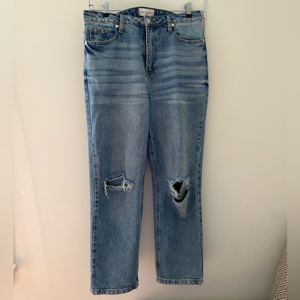 Mom fit demin pants with rips